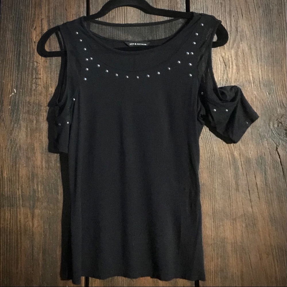 Rock & Republic Black top w/cutout shoulders&studs